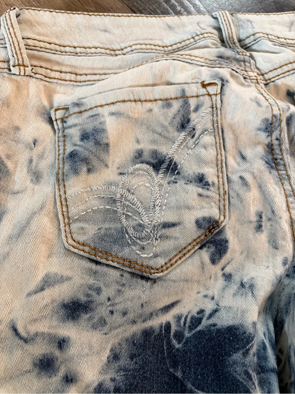 Bongo Y2K Acid Wash Cuffed Capri Jeans Juniors Size 9 Embroidered